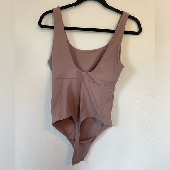 Abercrombie & Fitch Soft A&F Collection Mauve Bodysuit with Cut out- Size M - Picture 5 of 5